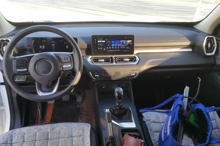 Used Great Wall King Kong Poer 2022 2.0T Manual Diesel Two-Wheel Drive Elite Version with Long Bed GW4D20M Center Console