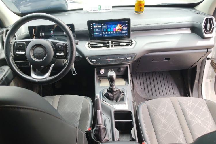 Used Great Wall King Kong Poer 2022 2.0T Manual Gasoline 4x4 Elite Version with Long & Flat Bed GW4C20B Center Console