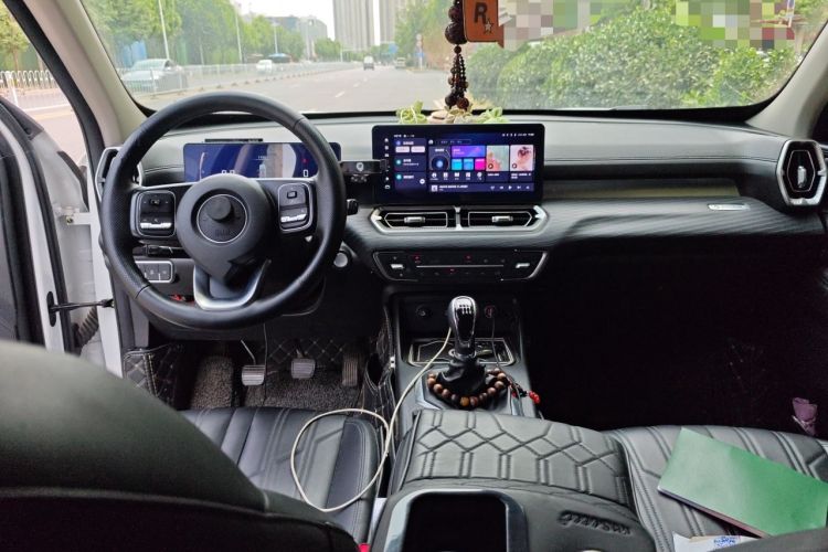 Used Great Wall King Kong Poer 2022 2.0T Manual Diesel 4x4 Navigation Version Long Bed GW4D20M Center Console