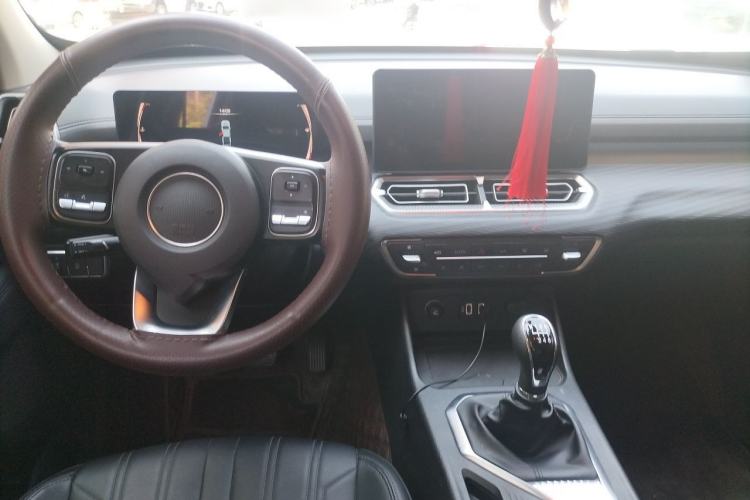 Used Great Wall King Kong Poer 2022 2.0T Manual Gasoline 4x4 Navigation Version with Long Bed – GW4C20B Center Console