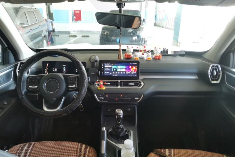 Used Great Wall King Kong Poer 2022 2.0T Manual Diesel 4x4 Elite Long-Box Version GW4D20M Center Console