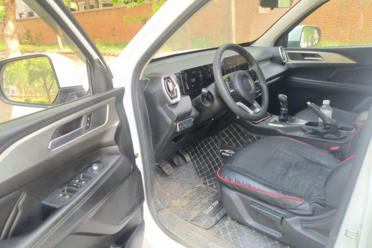Used Great Wall King Kong Poer 2022 2.0T Manual Gasoline Two-Wheel-Drive Elite Version with Long Bed – GW4C20B Driver Seat