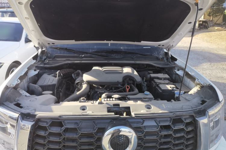 Used Great Wall King Kong Poer 2022 2.0T Manual Diesel Two-Wheel Drive Elite Version with Long Bed GW4D20M Engine Bay