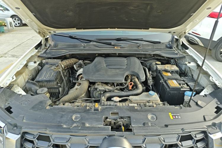 Used Great Wall King Kong Poer 2022 2.0T Manual Diesel Two-Wheel Drive Elite Version with Long Bed GW4D20M Engine Bay