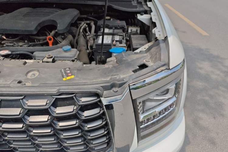 Used Great Wall King Kong Poer 2022 2.0T Manual Diesel 4x4 Navigation Version Long Bed GW4D20M Engine Bay Left