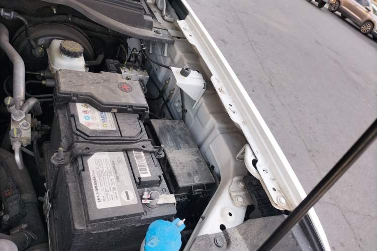 Used Great Wall King Kong Poer 2022 2.0T Manual Gasoline 4x4 Navigation Version with Long Bed – GW4C20B Engine Bay Left