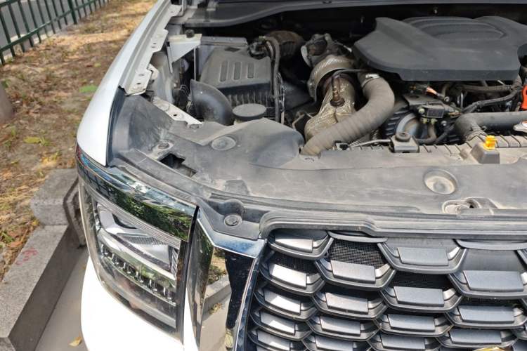 Used Great Wall King Kong Poer 2022 2.0T Manual Diesel 4x4 Navigation Version Long Bed GW4D20M Engine Bay Right