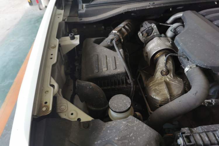 Used Great Wall King Kong Poer 2022 2.0T Manual Diesel 4x4 Elite Long-Box Version GW4D20M Engine Bay Right