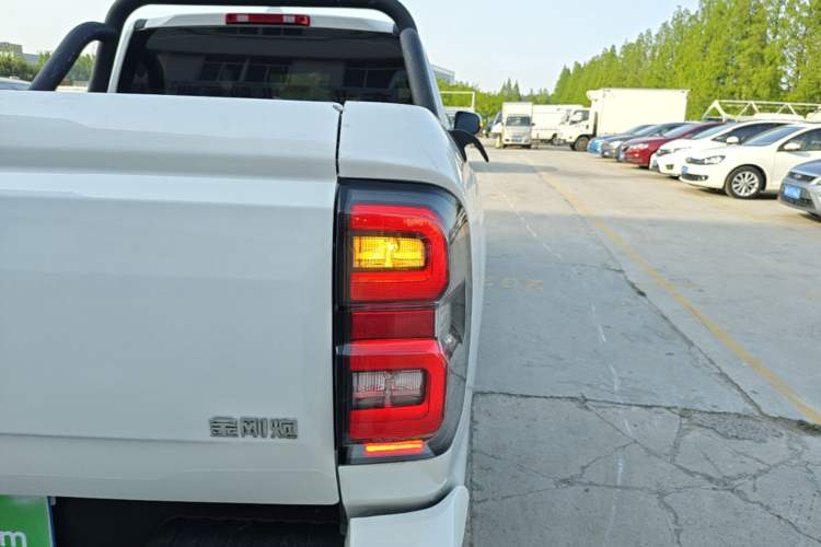 Used Great Wall King Kong Poer 2022 2.0T Manual Diesel Two-Wheel Drive Elite Version with Long Bed GW4D20M Exterior 1
