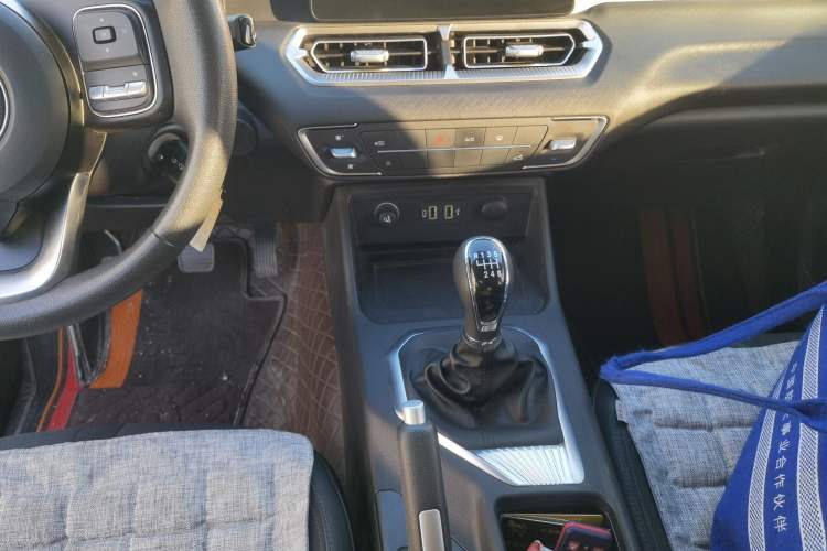 Used Great Wall King Kong Poer 2022 2.0T Manual Diesel Two-Wheel Drive Elite Version with Long Bed GW4D20M Gear Lever
