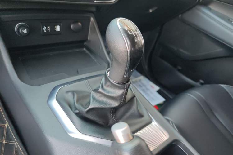 Used Great Wall King Kong Poer 2022 2.0T Manual Diesel Two-Wheel Drive Entrepreneurial Version Long Box Flat Bed – GW4D20M Gear Lever