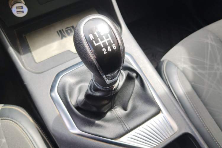 Used Great Wall King Kong Poer 2022 2.0T Manual Gasoline 4x4 Elite Version with Long & Flat Bed GW4C20B Gear Lever