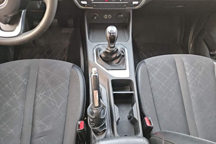 Used Great Wall King Kong Poer 2022 2.0T Manual Diesel Two-Wheel Drive Elite Version with Long Bed GW4D20M Gear Lever