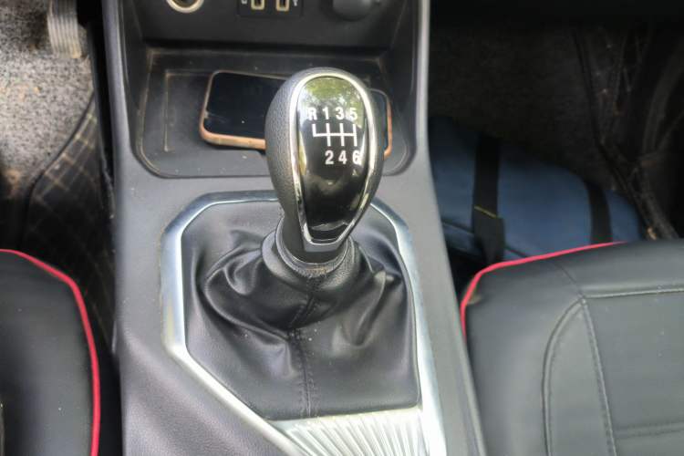 Used Great Wall King Kong Poer 2022 2.0T Manual Gasoline Two-Wheel-Drive Elite Version with Long Bed – GW4C20B Gear Lever