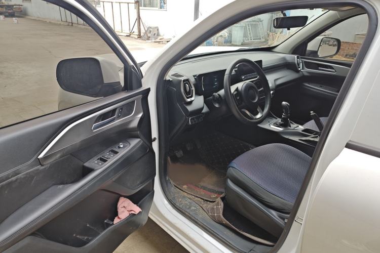 Used Great Wall King Kong Poer 2022 2.0T Manual Diesel Two-Wheel-Drive Entrepreneurial Long-Box Version GW4D20M Interior 3