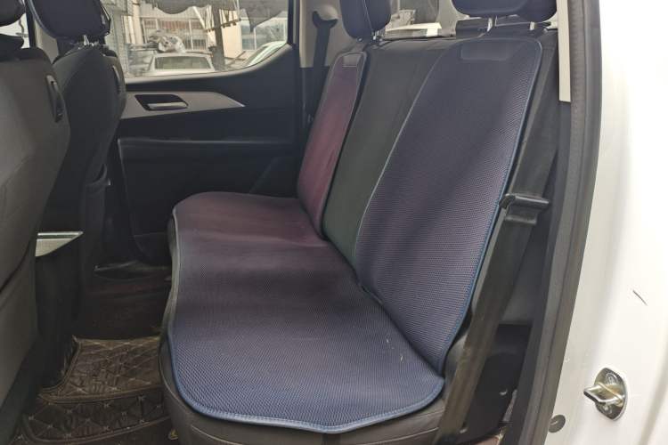 Used Great Wall King Kong Poer 2022 2.0T Manual Diesel Two-Wheel-Drive Entrepreneurial Long-Box Version GW4D20M Interior 4