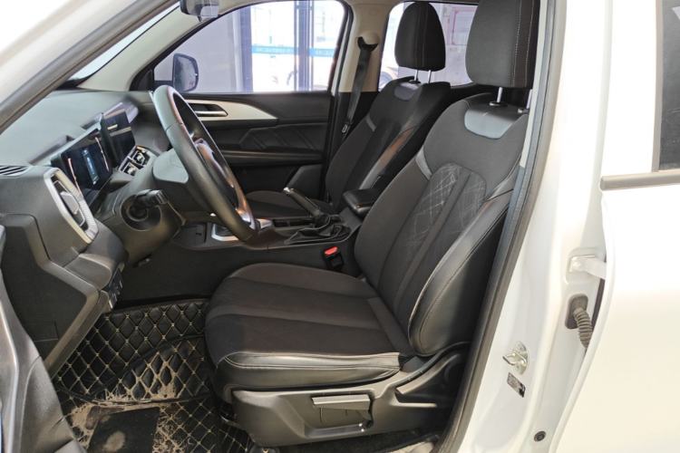 Used Great Wall King Kong Poer 2022 2.0T Manual Gasoline Two-Wheel-Drive Elite Version with Long Bed – GW4C20B Left Front Seat