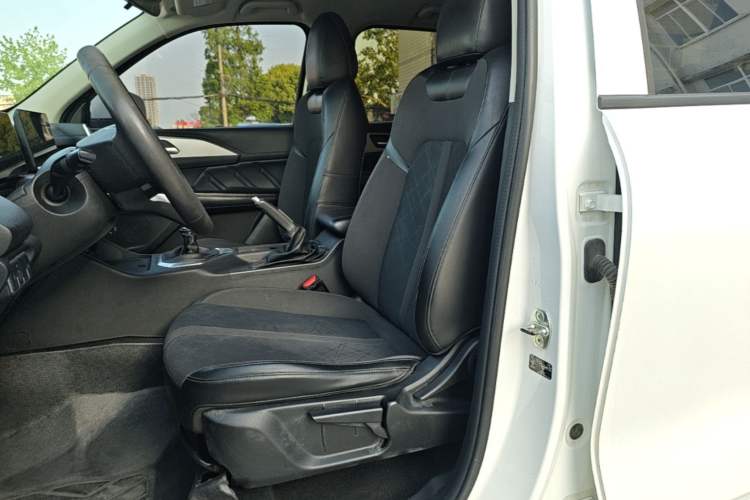 Used Great Wall King Kong Poer 2022 2.0T Manual Diesel Two-Wheel Drive Elite Version with Long Bed GW4D20M Left Front Seat