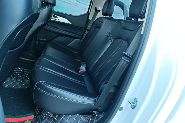 Used Great Wall King Kong Poer 2022 2.0T Manual Diesel Two-Wheel Drive Entrepreneurial Version Long Box Flat Bed – GW4D20M Left Rear Seat