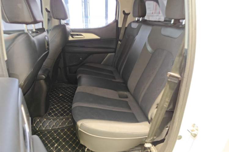Used Great Wall King Kong Poer 2022 2.0T Manual Gasoline Two-Wheel-Drive Elite Version with Long Bed – GW4C20B Left Rear Seat