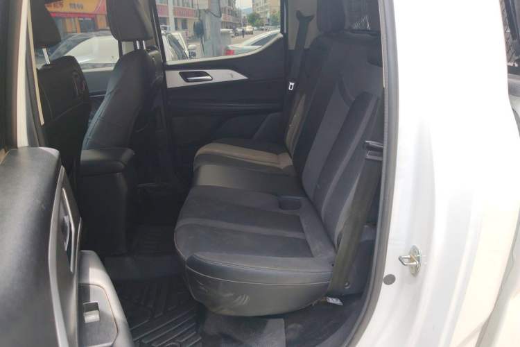 Used Great Wall King Kong Poer 2022 2.0T Manual Gasoline 4x4 Elite Version with Long & Flat Bed GW4C20B Left Rear Seat