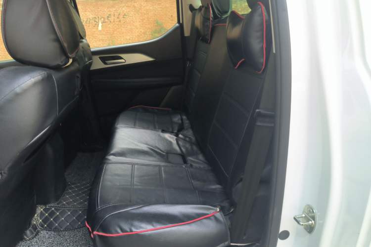 Used Great Wall King Kong Poer 2022 2.0T Manual Gasoline Two-Wheel-Drive Elite Version with Long Bed – GW4C20B Left Rear Seat
