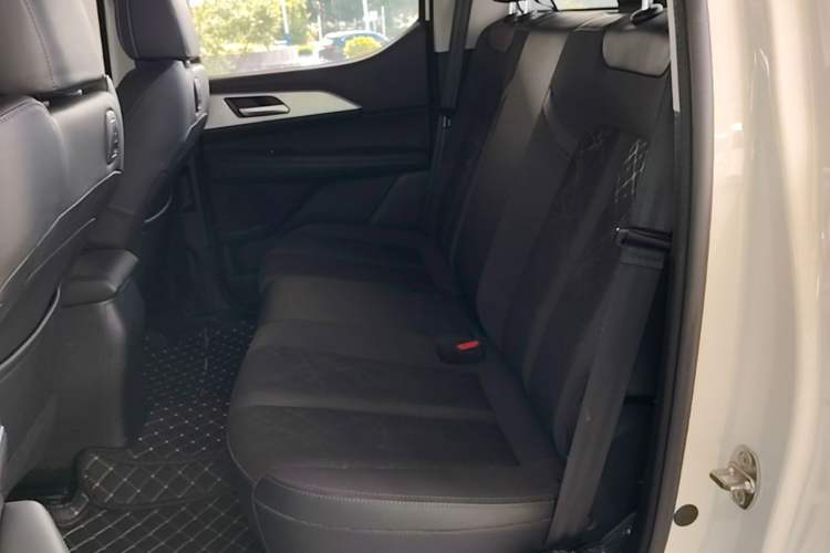 Used Great Wall King Kong Poer 2022 2.0T Manual Gasoline Two-Wheel-Drive Elite Version with Long Bed – GW4C20B Left Rear Seat