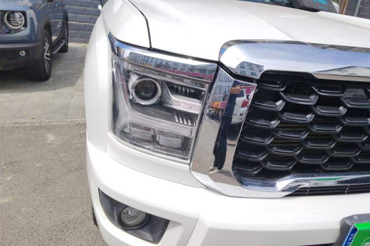 Used Great Wall King Kong Poer 2022 2.0T Manual Gasoline 4x4 Elite Version with Long & Flat Bed GW4C20B Right Front Headlight