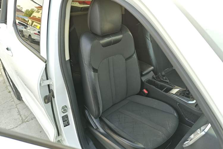 Used Great Wall King Kong Poer 2022 2.0T Manual Diesel Two-Wheel Drive Elite Version with Long Bed GW4D20M Right Front Seat