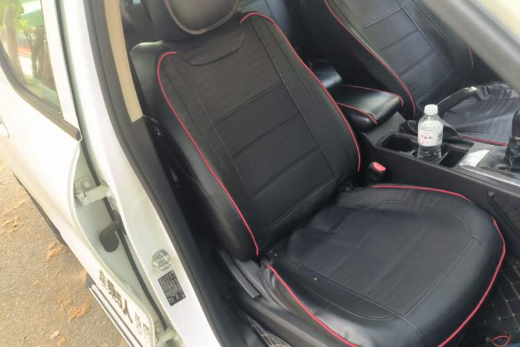 Used Great Wall King Kong Poer 2022 2.0T Manual Gasoline Two-Wheel-Drive Elite Version with Long Bed – GW4C20B Right Front Seat
