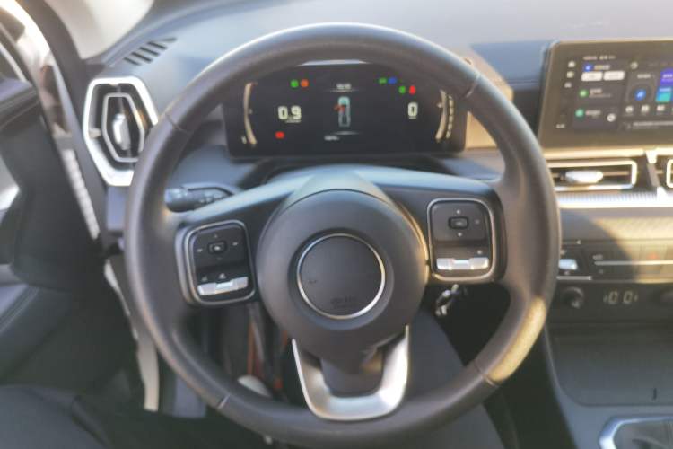 Used Great Wall King Kong Poer 2022 2.0T Manual Diesel Two-Wheel Drive Elite Version with Long Bed GW4D20M Steering Wheel