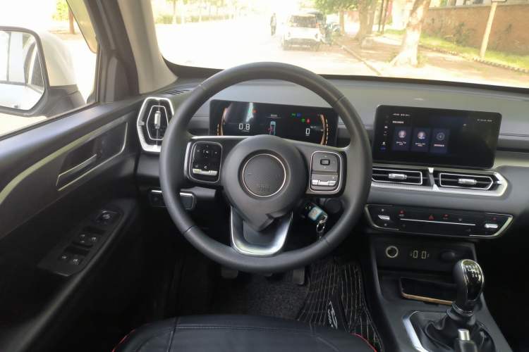 Used Great Wall King Kong Poer 2022 2.0T Manual Gasoline Two-Wheel-Drive Elite Version with Long Bed – GW4C20B Steering Wheel
