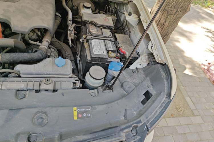 Used Great Wall King Kong Poer 2022 2.0T Manual Gasoline 4x4 Elite Version with Extended Cabin – GW4C20B Engine Bay Left