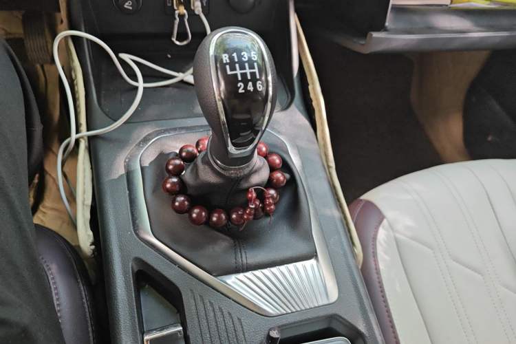 Used Great Wall King Kong Poer 2022 2.0T Manual Gasoline 4x4 Elite Version with Extended Cabin – GW4C20B Gear Lever