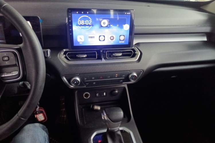 Used Great Wall King Kong Poer 2023 2.0T Automatic Diesel Two-Wheel Drive Elite Version with Long Bed – GW4D20M Audio And AC Panel