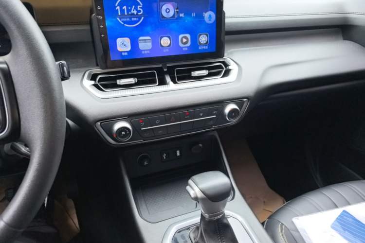 Used Great Wall King Kong Poer 2023 2.0T Automatic Diesel Two-Wheel Drive Elite Version with Long Bed – GW4D20M Audio And AC Panel
