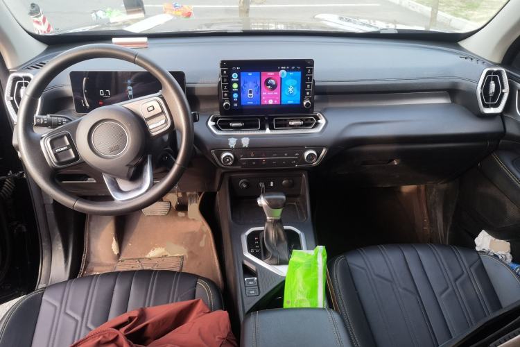 Used Great Wall King Kong Poer 2023 2.0T Automatic Diesel 4x4 Elite Long-Box GW4D20M Center Console