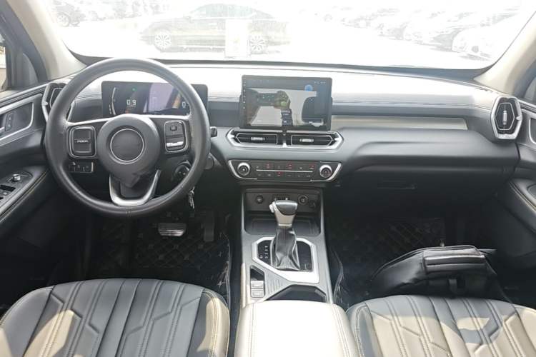 Used Great Wall King Kong Poer 2023 2.0T Automatic Diesel 4x4 Elite Edition Flatbed GW4D20M Center Console