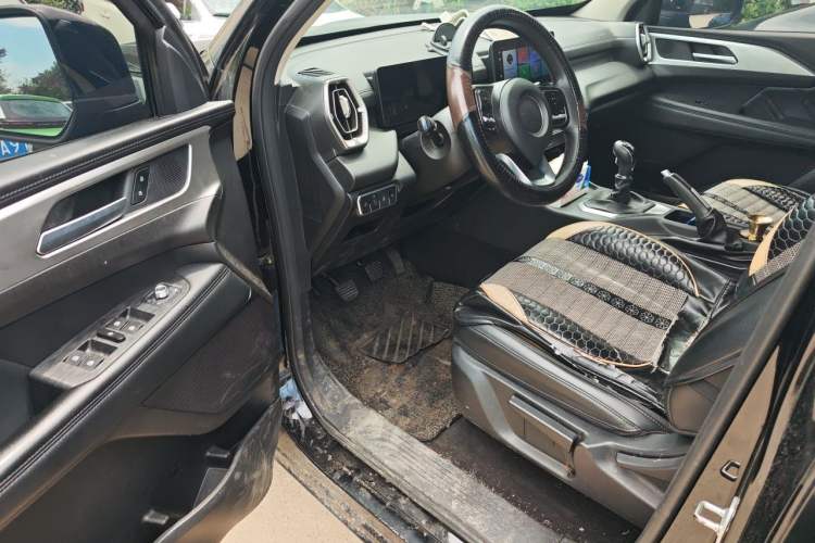 Used Great Wall King Kong Poer 2023 2.0T Manual Diesel Two-Wheel Drive Elite Version Long Bed Flatbed – GW4D20M Driver Seat