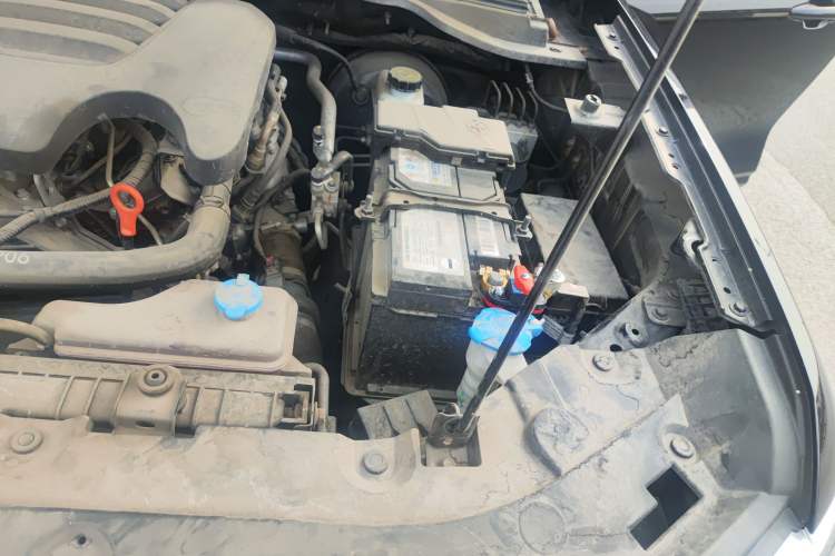 Used Great Wall King Kong Poer 2023 2.0T Automatic Diesel 4x4 Elite Edition Flatbed GW4D20M Engine Bay Left