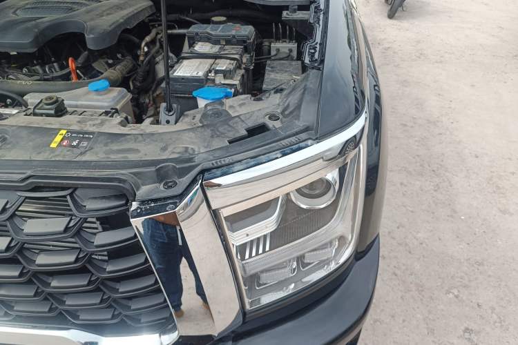 Used Great Wall King Kong Poer 2023 2.0T Manual Diesel Two-Wheel Drive Elite Version Long Bed Flatbed – GW4D20M Engine Bay Left