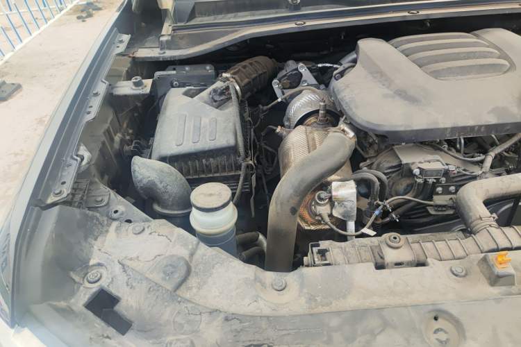 Used Great Wall King Kong Poer 2023 2.0T Automatic Diesel 4x4 Elite Edition Flatbed GW4D20M Engine Bay Right