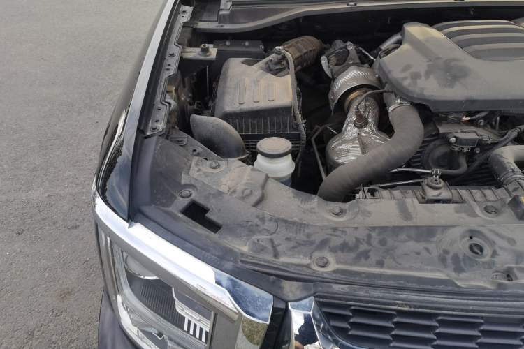 Used Great Wall King Kong Poer 2023 2.0T Automatic Diesel 4x4 Elite Long-Box GW4D20M Engine Bay Right