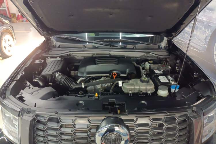 Used Great Wall King Kong Poer 2023 2.0T Manual Gasoline Two-Wheel-Drive Entrepreneurial Standard Cab GW4C20C Engine Bay