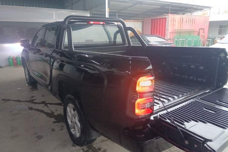 Used Great Wall King Kong Poer 2023 2.0T Automatic Diesel Two-Wheel Drive Elite Version with Long Bed – GW4D20M Exterior 3