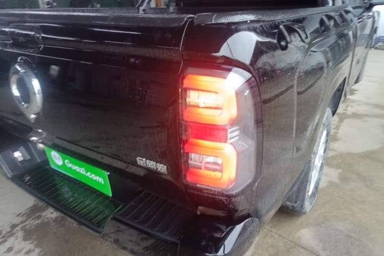 Used Great Wall King Kong Poer 2023 2.0T Automatic Diesel Two-Wheel Drive Elite Version with Long Bed – GW4D20M Exterior 6