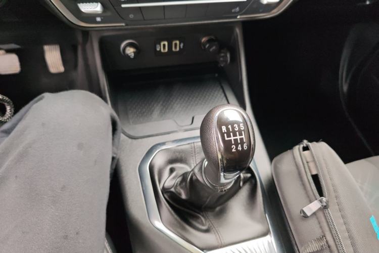 Used Great Wall King Kong Poer 2023 2.0T Manual Diesel Two-Wheel Drive Elite Version Standard Cab GW4D20M Gear Lever