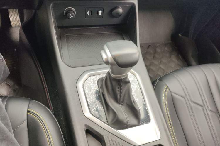 Used Great Wall King Kong Poer 2023 2.0T Automatic Diesel Two-Wheel Drive Elite Version with Long Bed – GW4D20M Gear Lever