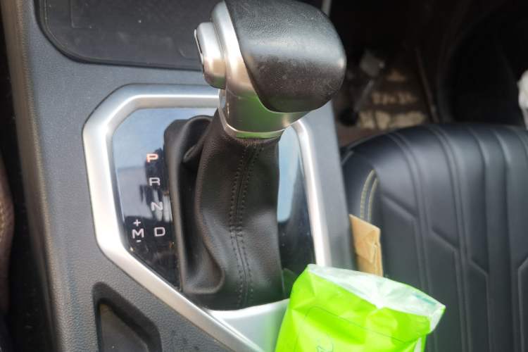 Used Great Wall King Kong Poer 2023 2.0T Automatic Diesel 4x4 Elite Long-Box GW4D20M Gear Lever