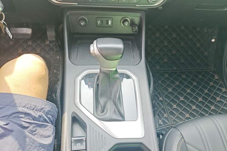 Used Great Wall King Kong Poer 2023 2.0T Automatic Diesel 4x4 Elite Edition Flatbed GW4D20M Gear Lever